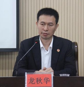 人大代表:解决定点屠宰场垄断猪价格